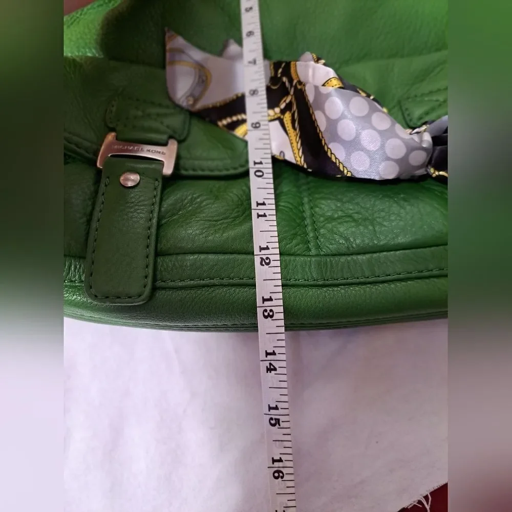 Michael Kors Bag Leather  EXCELLENT CONDITION